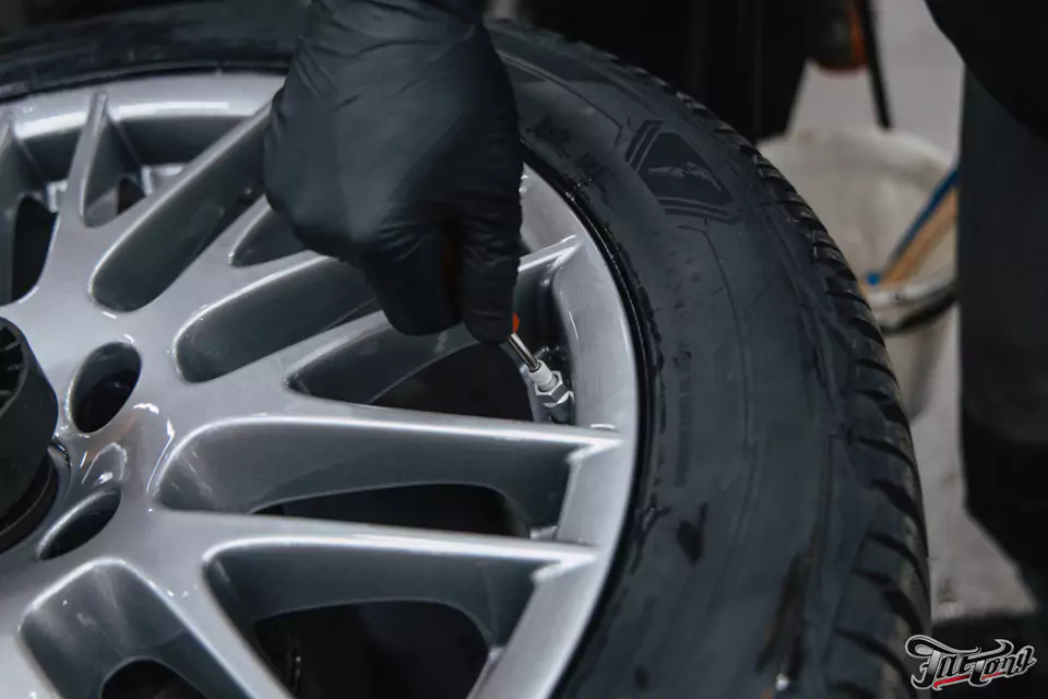Окраска дисков и фирменный шиномонтаж на стендах Hunter для Porsche Cayenne. История о том, как мы заменили покрышку с высокой силовой неоднородностью